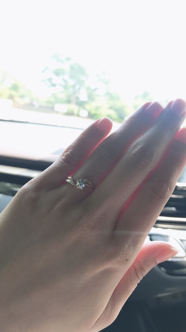 キラキラ光ってて綺麗でした。光が加減で中の桜も見えてました。