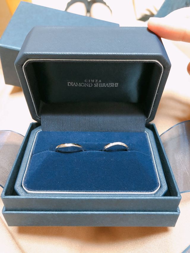 レディースメンズともに軽くウェーブがかかっています。