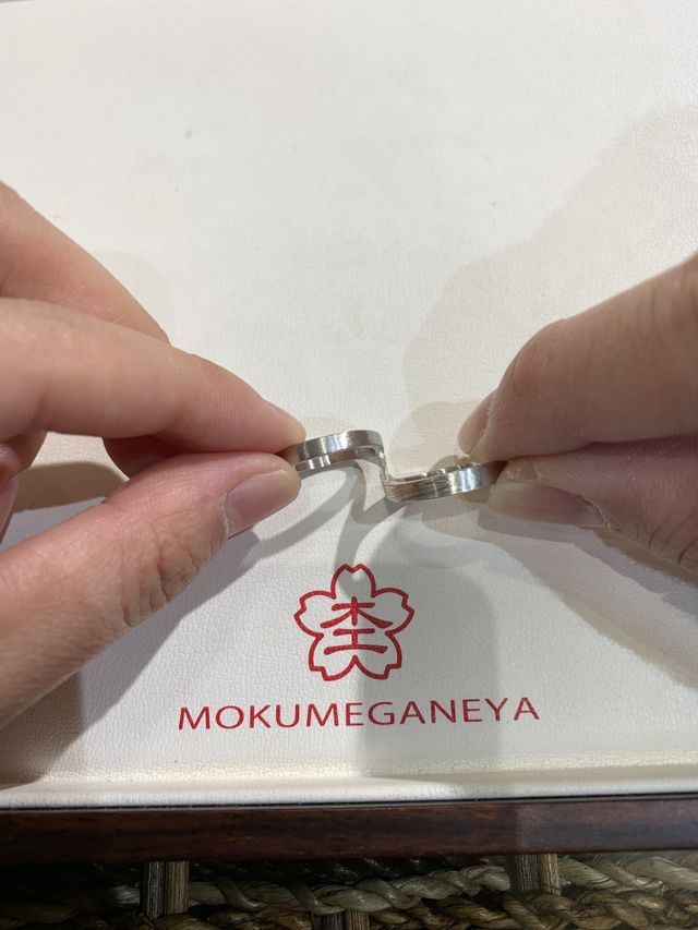 指輪がまだ繋がっている時の写真です