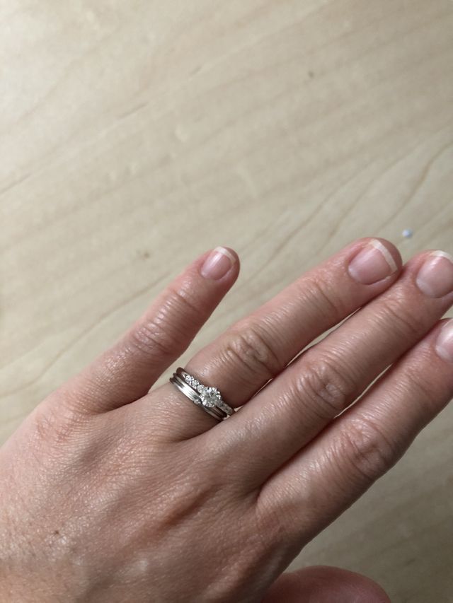 婚約指輪と結婚指輪の重ね付け
