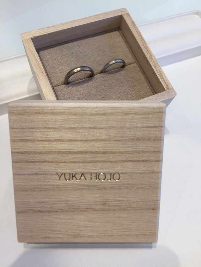 受け取りの時に撮影しました
木箱がとってもおしゃれです