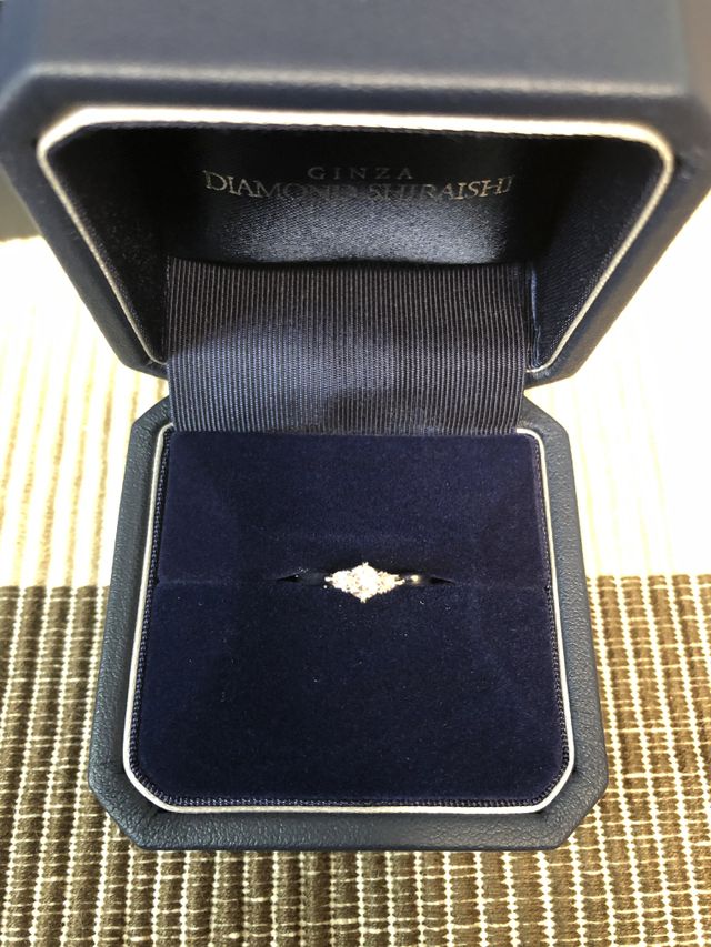 プロポーズリングでいただき、デザインは彼と一緒に選びました。