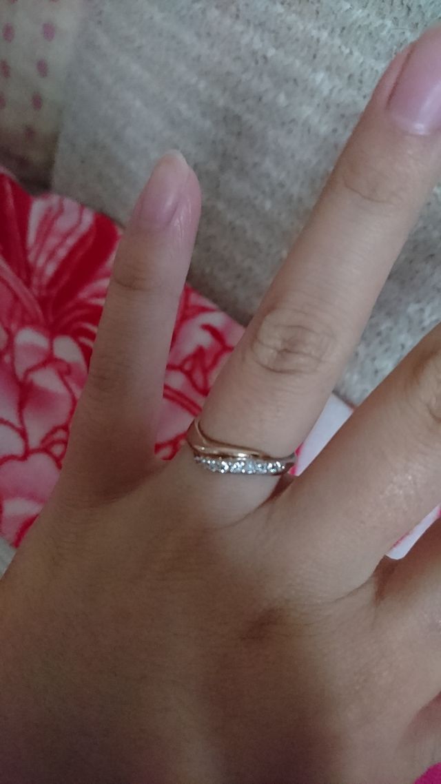 ピンクゴールドとプラチナでダイヤを使用したデザインです