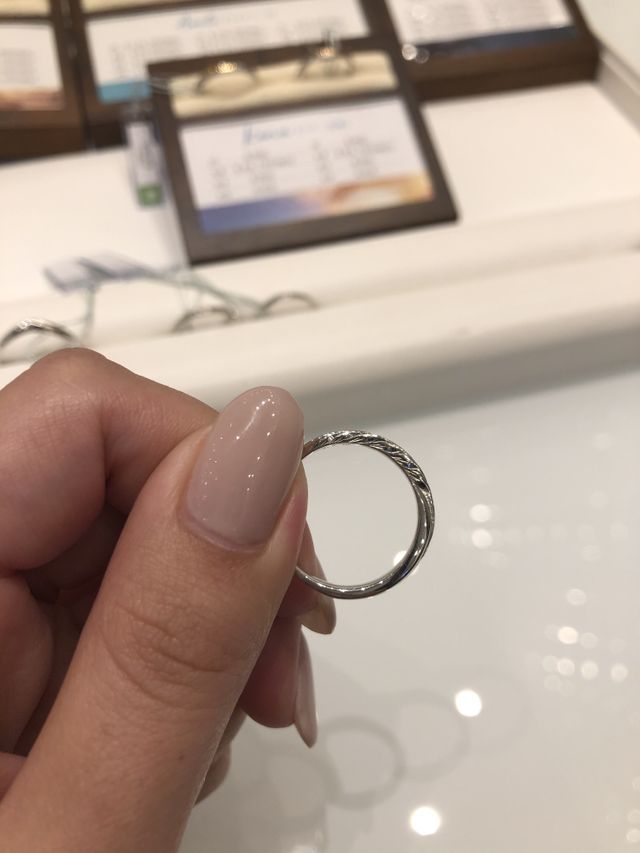 サイドも彫りが入っていました。