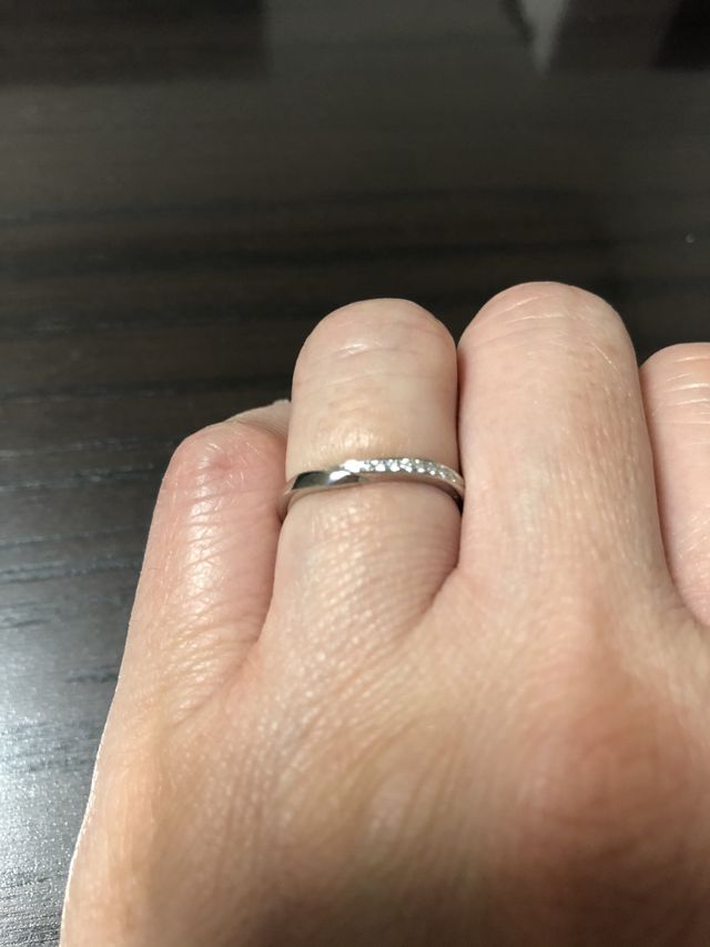 シンプルだけど、派手すぎず地味すぎずとても気に入りました。