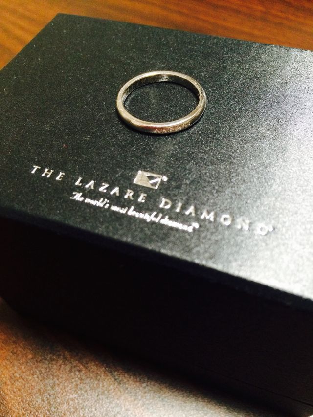 小さなダイヤでも存在感があります。