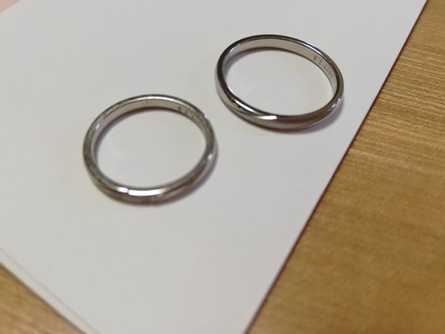 男性の指輪はマット加工を施していただきました。