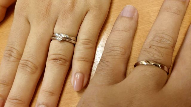 婚約指輪のレヴァランスと一緒に。