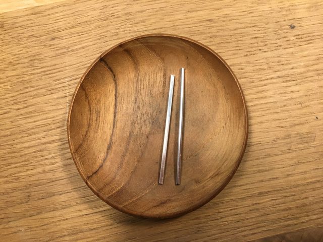 はじめはただの棒。これが指輪に変身しました！