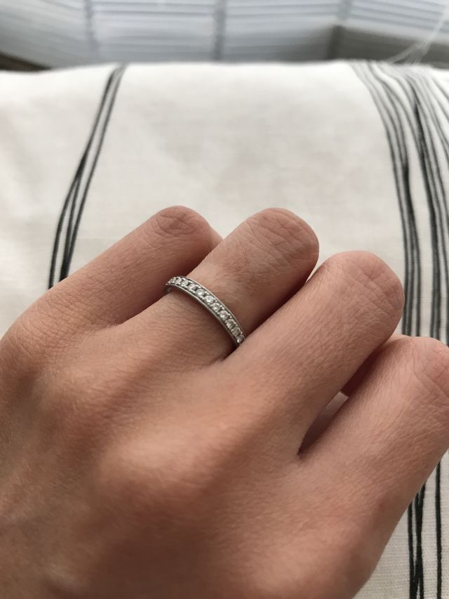 ダイヤが15個ライン状に並んでいます。
