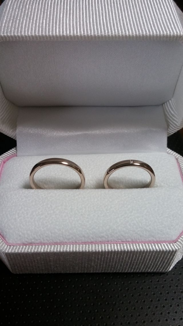 優しい色のシンプルな指輪です