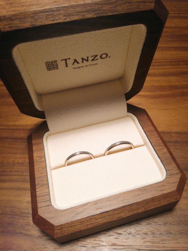 シンプルなデザインにしました。中央ミルが素敵です。