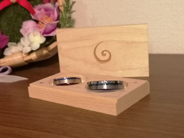 ジルコニムというアレルギーフリー素材に惹かれて購入しました。