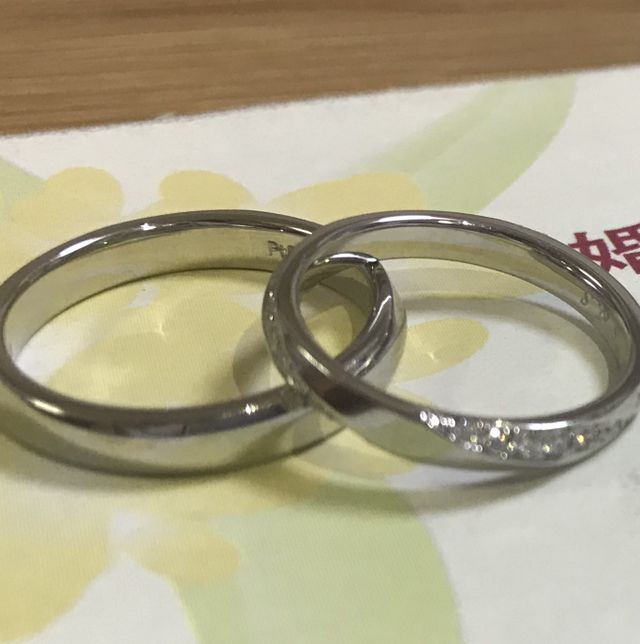 結婚指輪！婚姻届と一緒に撮りました♪