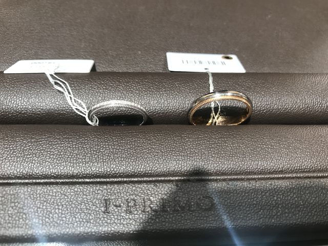 男性用は上下のミル打ちの色違いもあった。