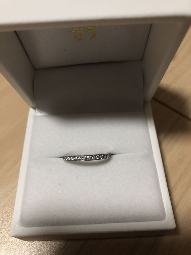 結婚指輪に合わせたエタニティリングを作ってもらいました。