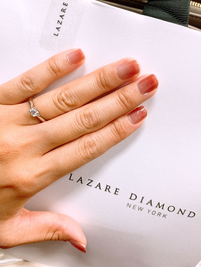 一緒に選んだ婚約指輪をプロポーズの時にいただきました！