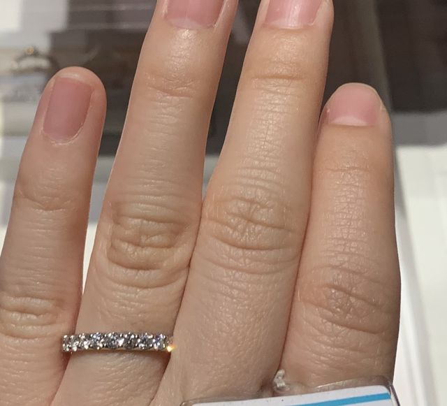 同シリーズで購入品よりダイヤモンドの大きさが大きいもの。