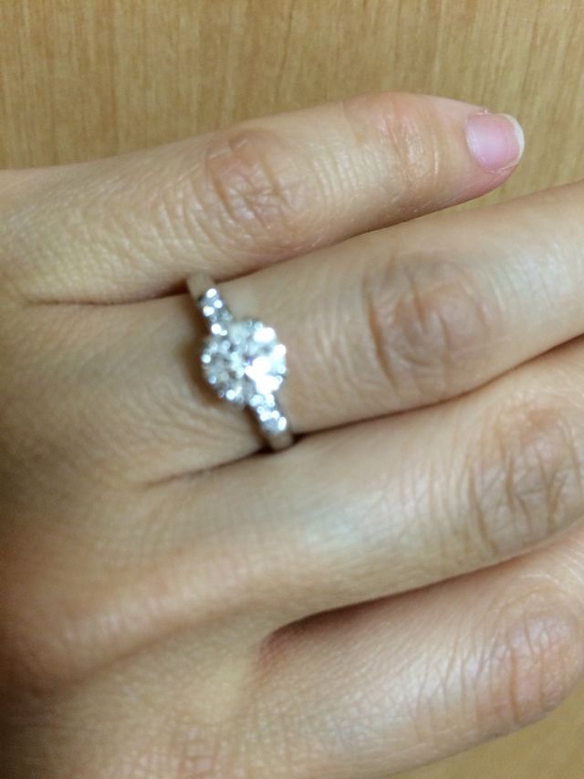 ダイヤの婚約指輪です