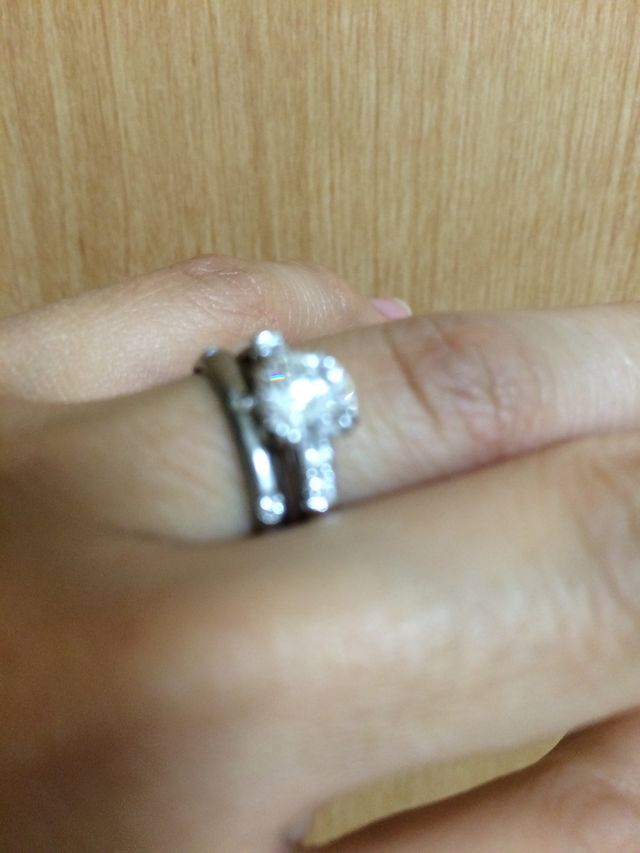 婚約指輪と結婚指輪のかさね付け
