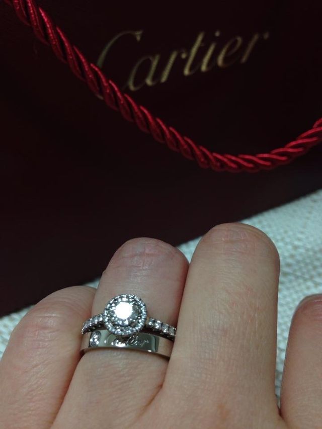 婚約指輪と結婚指輪の重ねづけです。