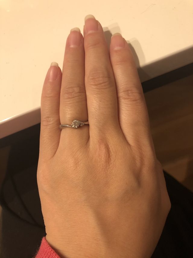 わかりにくいですが、小さい方がピンクダイヤです。