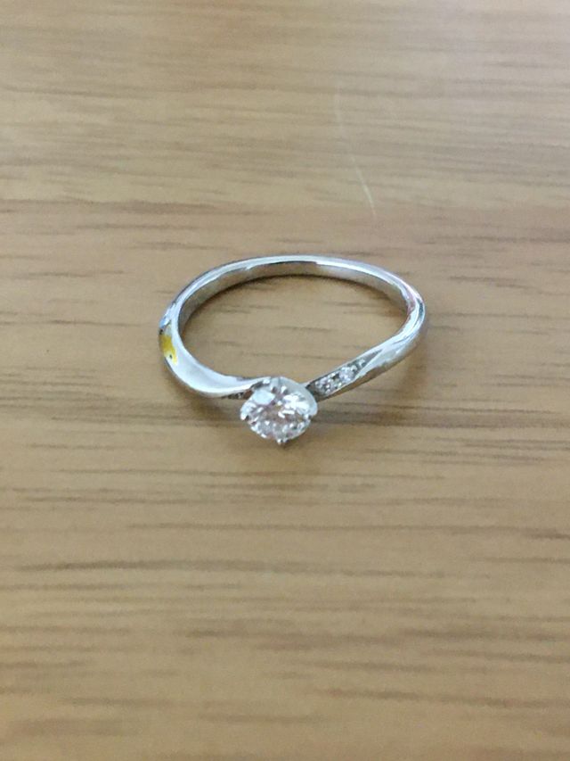 長い間着けることのできる婚約指輪に出会えました。