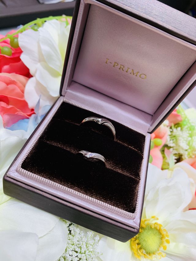 Ｖ字の形が指を長く、綺麗に見せてくれます。