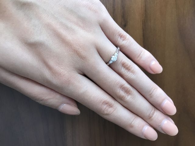 お店の照明じゃなくても、家の中や自然光でキラキラ光ります！