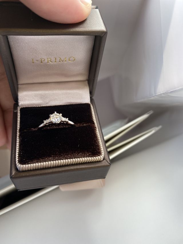 婚約指輪を購入させて頂きました。
デザインも良くて満足です。