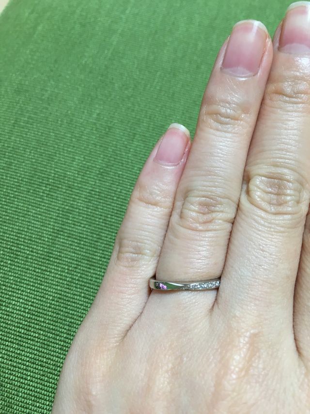 ダイヤ入り、だけど主張しすぎないデザイン