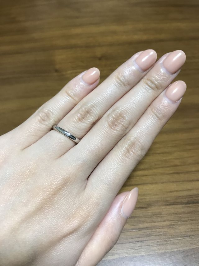 ダイヤ1石、ストレートタイプのシンプルなデザインにしました。