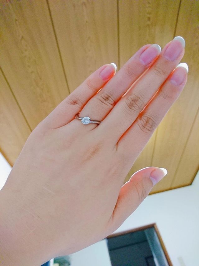 引っかからず実用的×婚約指輪らしさ。石を活かせる所が◎