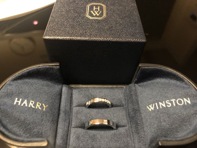 とっても素敵な指輪です。キラキラと輝いています。