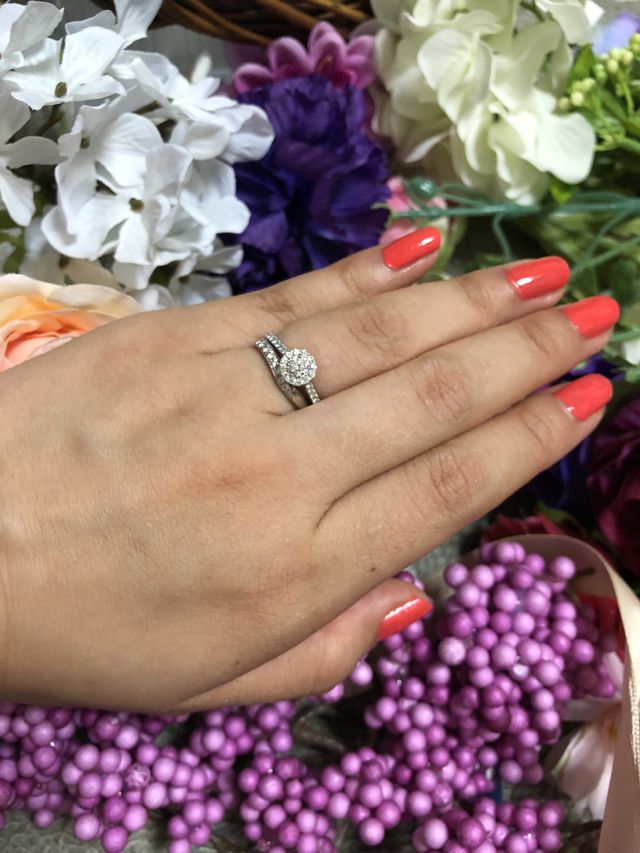 婚約指輪、結婚指輪の重ね付けです。