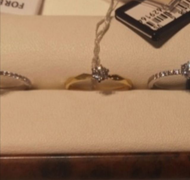 ゴールドの指輪です