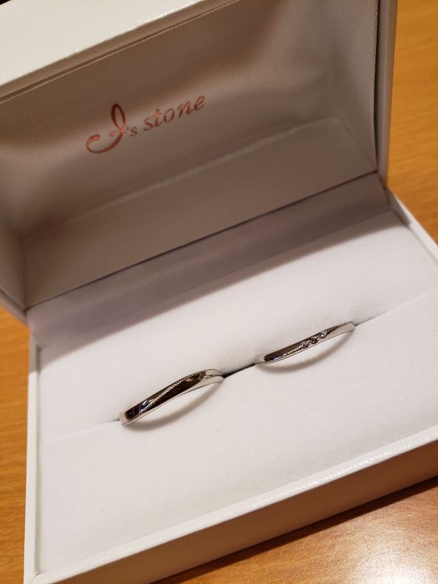 2石追加して、ピンクダイヤモンドを真ん中に入れました♡