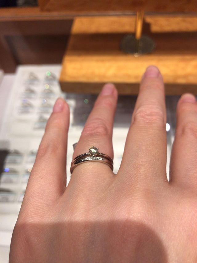 セットでつけても違和感ないリングを探していました。