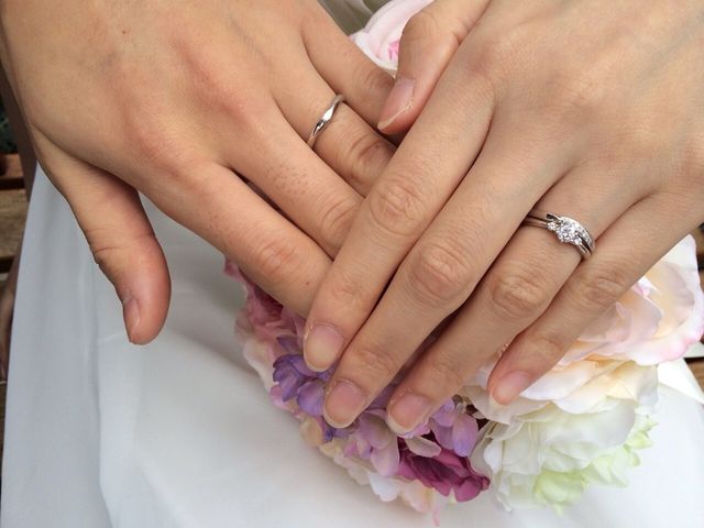 結婚指輪、婚約指輪です。前撮りの際に着用しました。