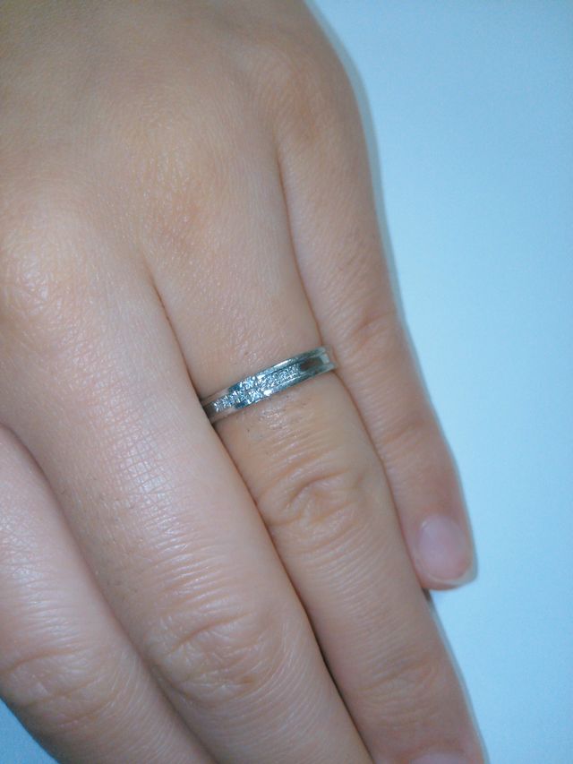 婚約指輪と同じお店で買いました。