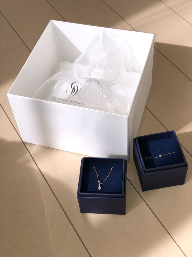 紹介特典等で頂いたリングピロー、ネックレス、ブレスレット