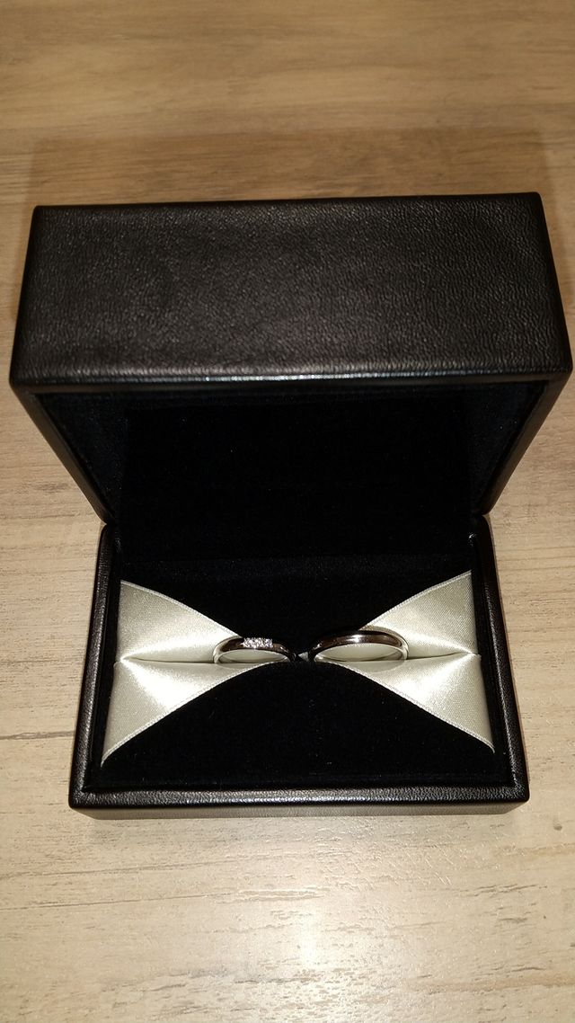 ストレートを選びました。とても上品で気に入っています。