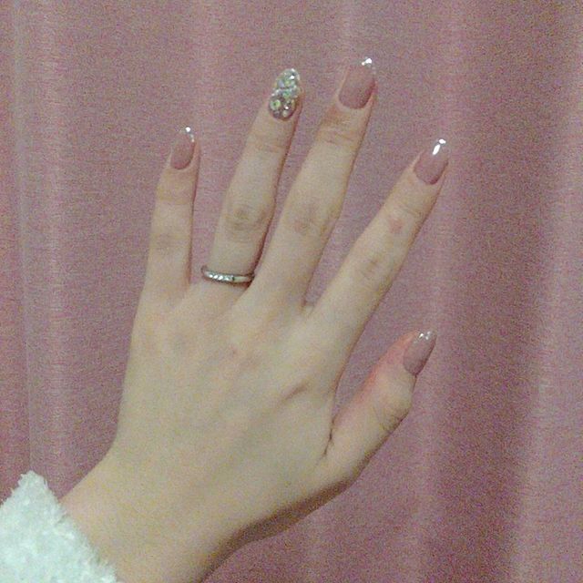 ストレートタイプ。
ダイヤが5つ入っていてキラキラ❤︎