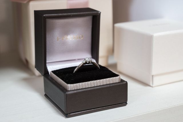 プロポーズ用の小さな箱、保管用の少し大きな箱をもらえます。