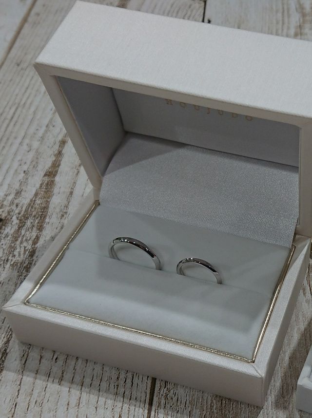 ストレートタイプに少しカーブが入ったデザイン