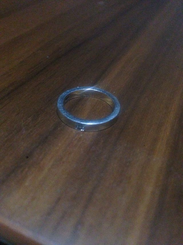 ダイヤがひとつついてます。