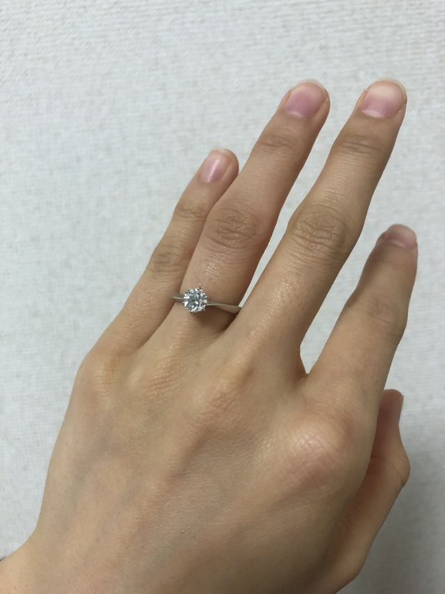 指を細く、綺麗に見せてくれるリングが気に入りました