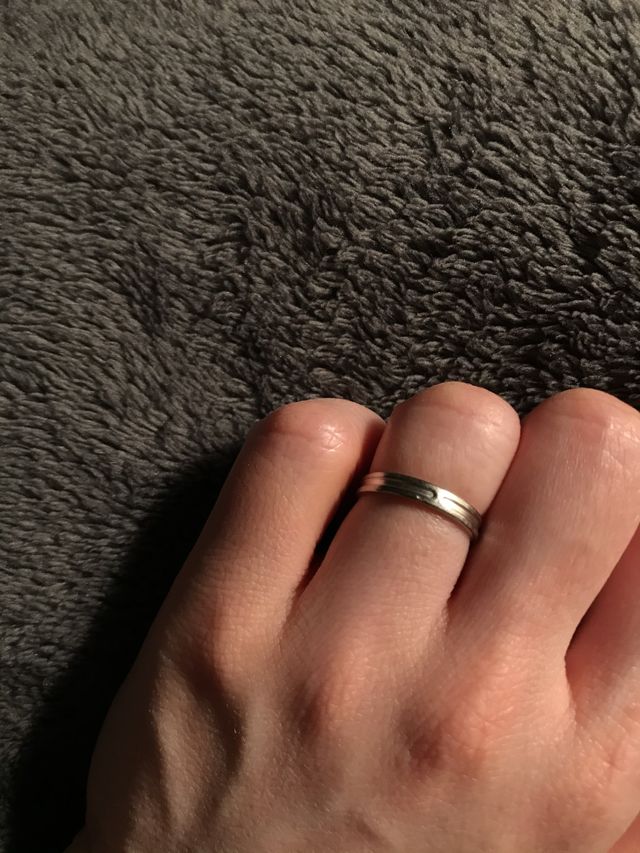 普段仕事で接客する上でギラギラしないようデザインはシンプル。