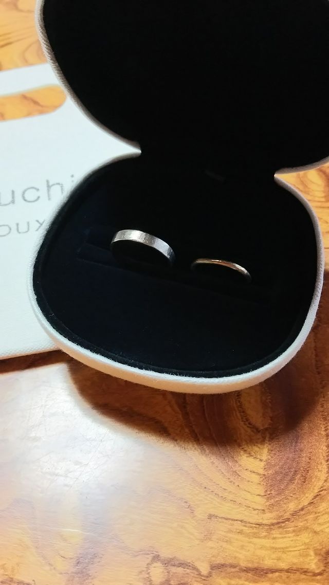 夫がシルバーゴールド、私がイエローゴールドです