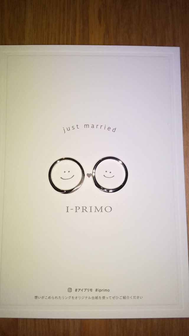 指輪受取時に撮影用として台紙をいただきました。